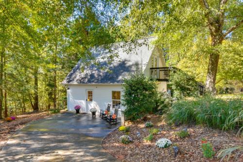 Clemson Game Day Cottage w/Fire Pit in Clemson