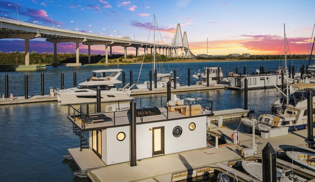 Coastal Caviar - Beluga Suite - with Rooftop Deck