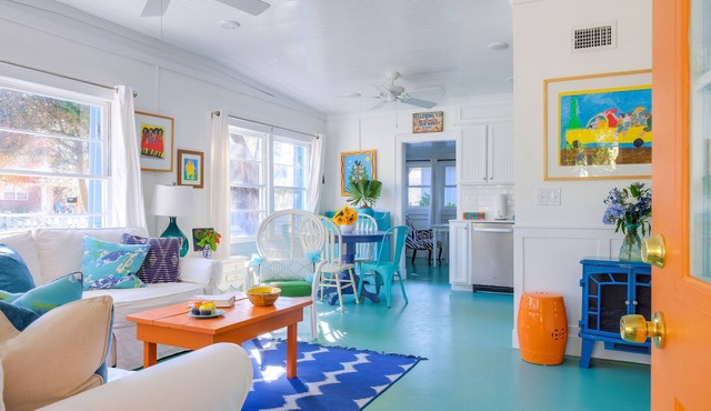 Coastal Cottage 4 Blocks from Beach, fall specials & military discounts