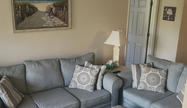 Convenience is Key! 2 bdrm, 2 bath close to all ammenties