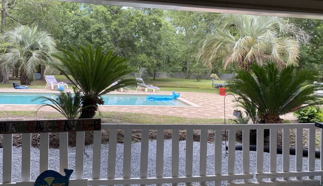 Cottage overlooking Pool in Murrells Inlet
