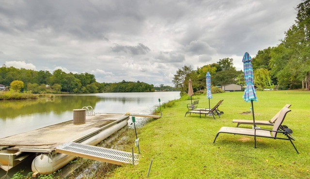 Cottage w/Fire Pit & Lake Access in Waterloo! in Waterloo