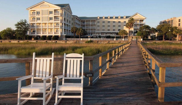 Courtyard Charleston Waterfront by Marriott