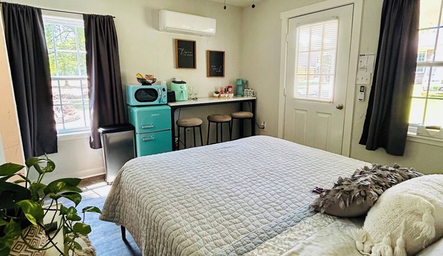 Cozy 1-bedroom studio in peaceful Historic Conway