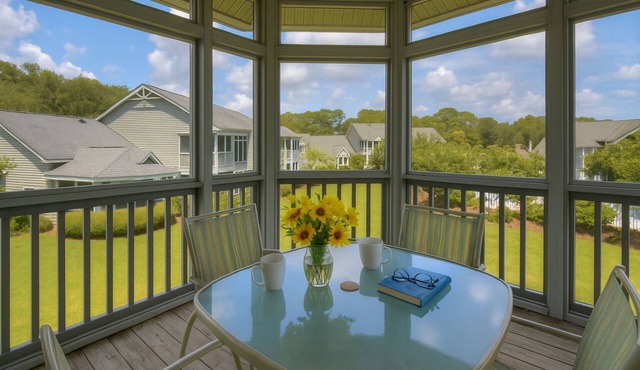 Cozy 2BR Condo w/Screened Porch & Pool | Kingston Plantation Retreat