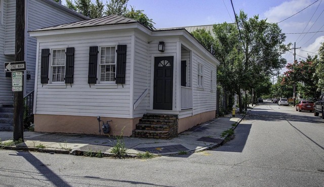 Cozy Charleston Cottage on the East Side