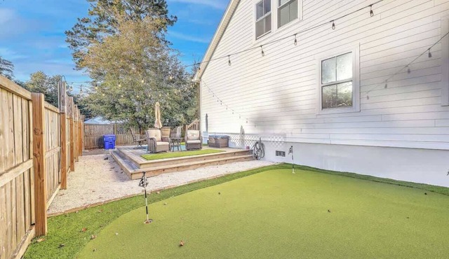 Cozy Charleston Home with Putting Green