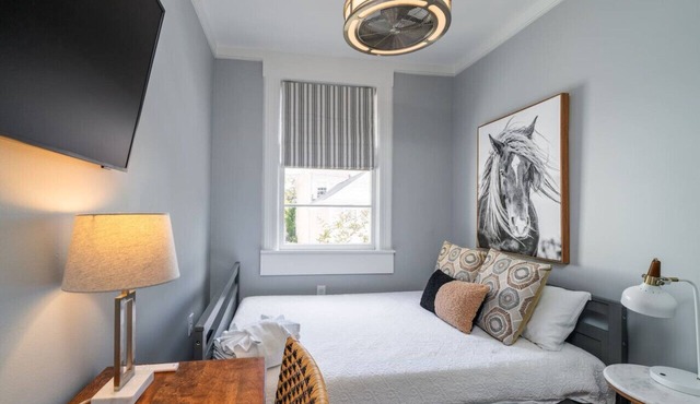 Cozy & Chic Downtown Charleston Launchpad