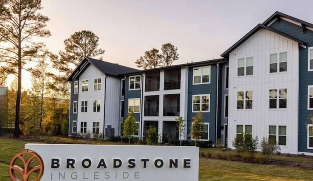 Cozy Comfy Ladson Apartment