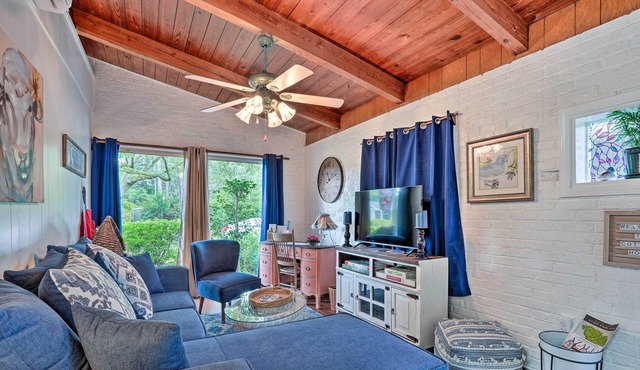 Cozy Cottage < Half-Mi to Golfing!