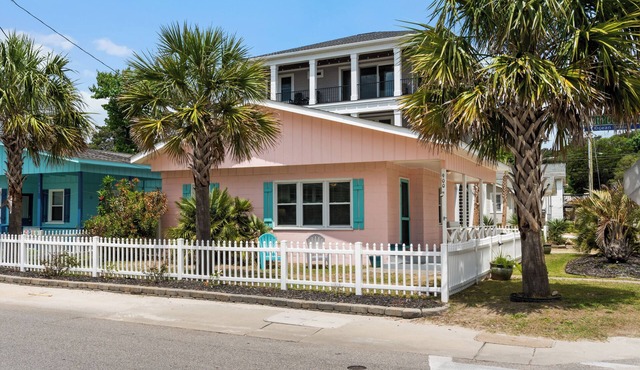 Cozy Cottage! Best 2nd row location in North Myrtle Beach!