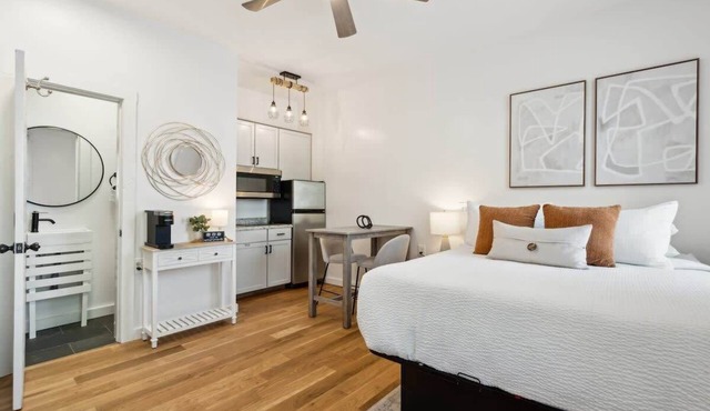 Cozy Studio in the Center of Downtown Charleston!