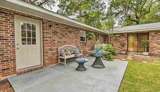 Cozy Studio with Yard, 6 Miles to Dwtn Beaufort!