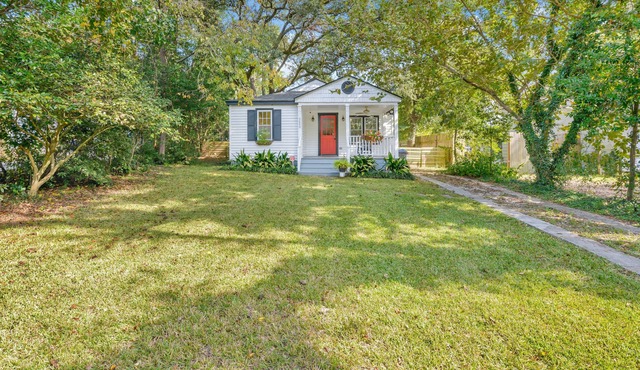 Cute Park Circle Cottage- Walk to restaurants/bars
