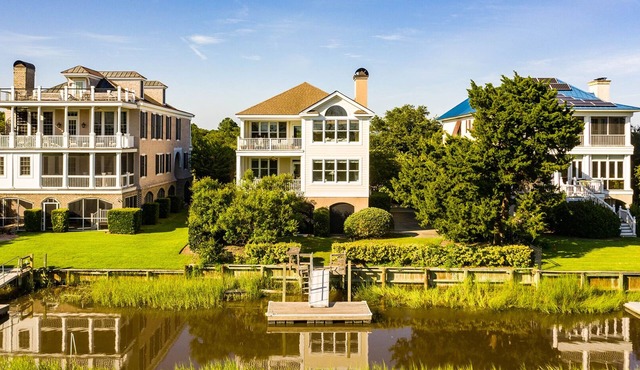 Delightful, Low Country home with dock on Debordieu Channel