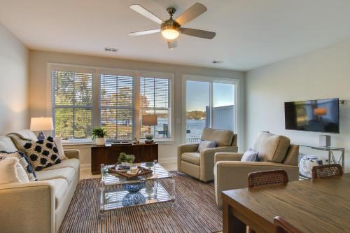 Dock Access: Family-Friendly Lake Greenwood Gem!