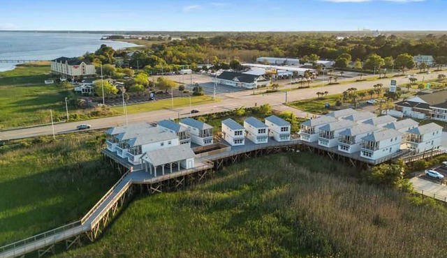 Dockside Villas w. Pool + Boat Slip!