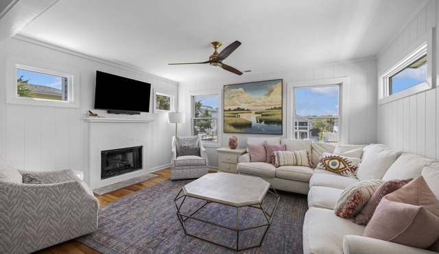 Down Time Creekfront beach home within steps to the beach