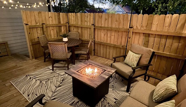 Downtown - Glam Room + Patio & Fire Pit!