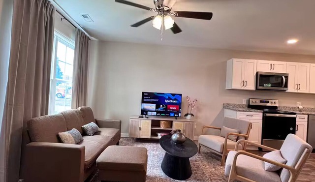 Downtown Liberty’s New Modern Cozy 4 Bed Townhome