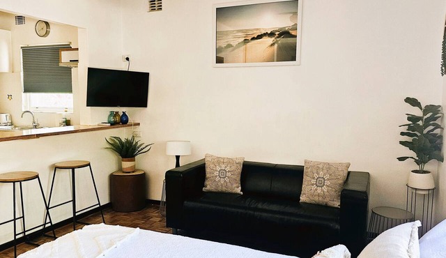 Earthy Mix M6 Studio Apartment near Kings Park in West Perth