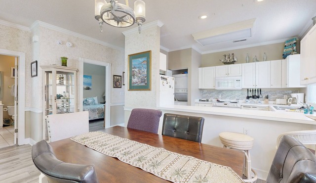 End-unit condo with covered patio, pool, tennis & washer/dryer - dog-friendly
