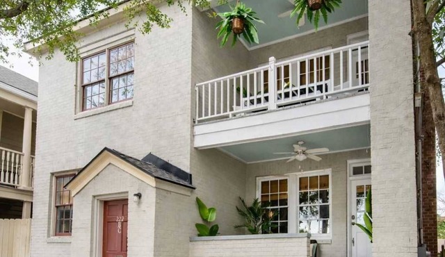 Explore Downtown King St - 12 Bedrooms/7.5 Baths!
