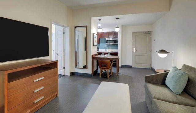Family-Friendly 1BR Suite Near Local Beaches, w/Free Parking & Breakfast