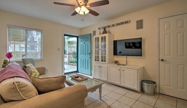 Family Villa Resort Pool and Kitchen, Walk to Beach