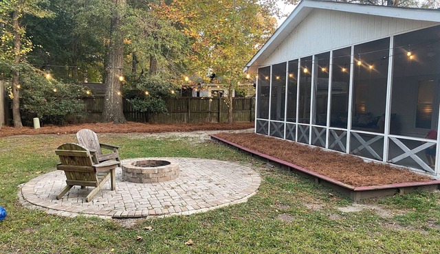 Fenced in home by Charming Downtown Summerville - 35 min to Charleston!