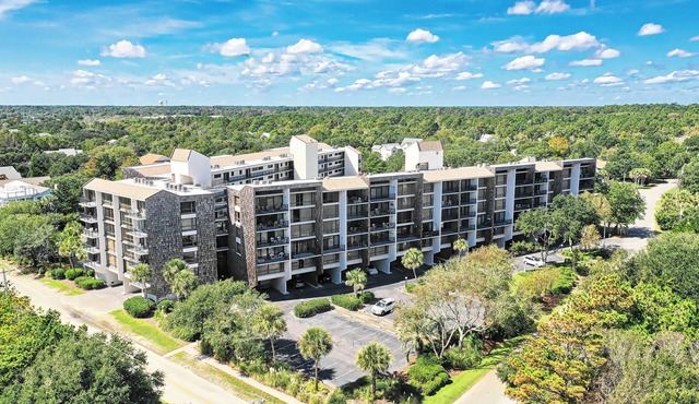 Fifth Floor Condo across from Beach Access, Balcony, Pool, Grill Area, Elevator