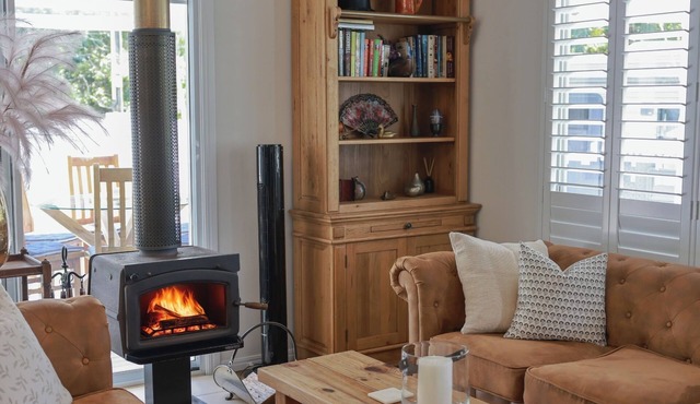 Firefly Cottage | Hideaway with Wood Fireplace in Tamborine Mountain