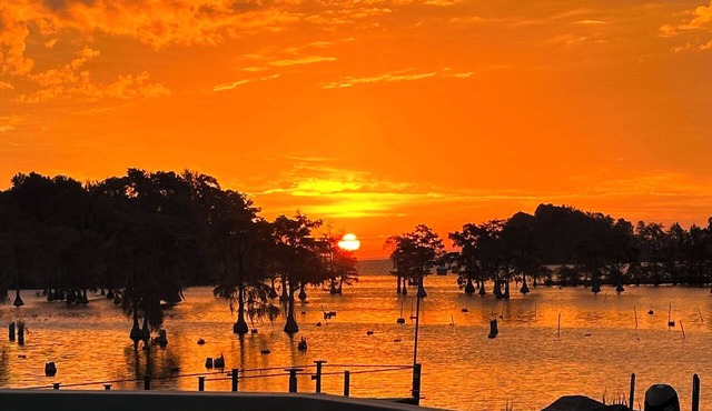 Fishing, boating, sunrises, peace & quiet, firepit