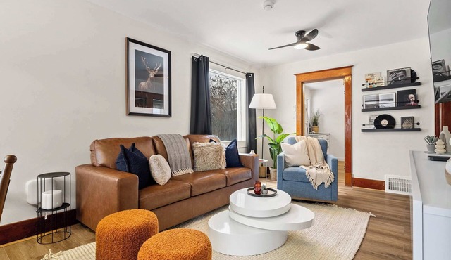 Fossil Flats 3BR Designer Home in Centre of Town! in Drumheller
