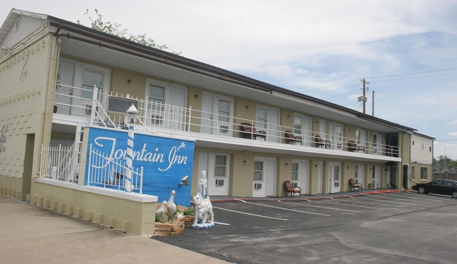 Fountain Inn in Van Wert