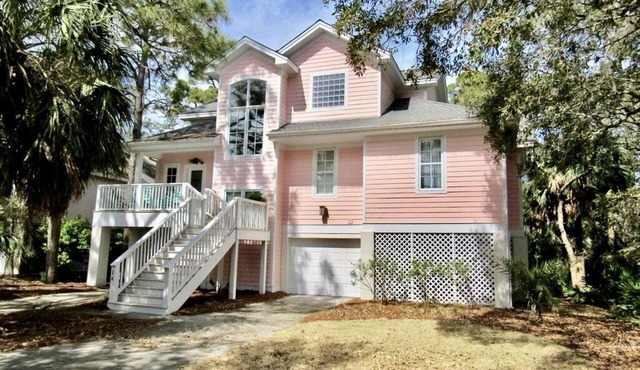 Fripp Over Folly - Luxury Marsh-View Home in Crooked Creek, Family-Friendly