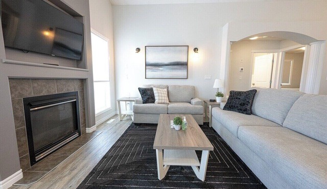 Full House with AC | BBQ | Free WiFi | Smart TVs in Grande Prairie