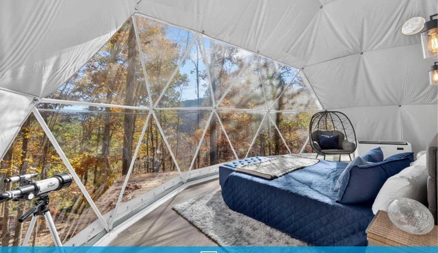 Glamping dome w deck & views in Wardensville