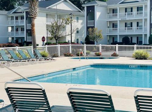 Gorgeous condo at River Oaks golf grounds