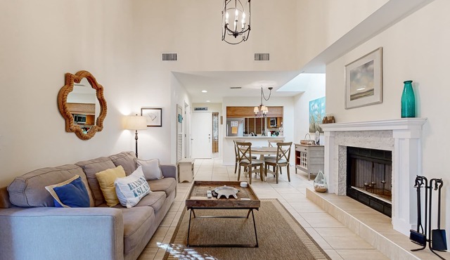 Gorgeous condo w/shared tennis court & nearby playground