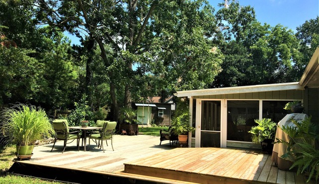 Happy Haven/Central Mt P/Screen Porch w/bar/Deck/BIG Private Fenced Back Yard