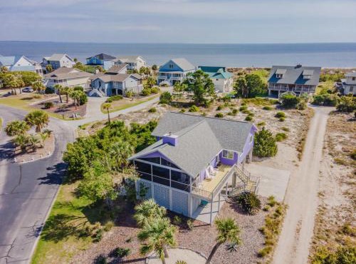 Harbor Island Family Beach Getaway - Golf Cart Included Short walk to Beach and Pool