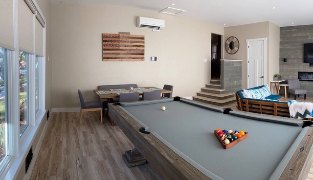 Heated Pool, Outdoor Kitchen,3 blocks from the beach.