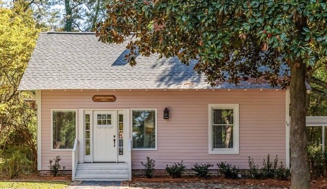 Historic Cottage in the heart of Pinehurst Village