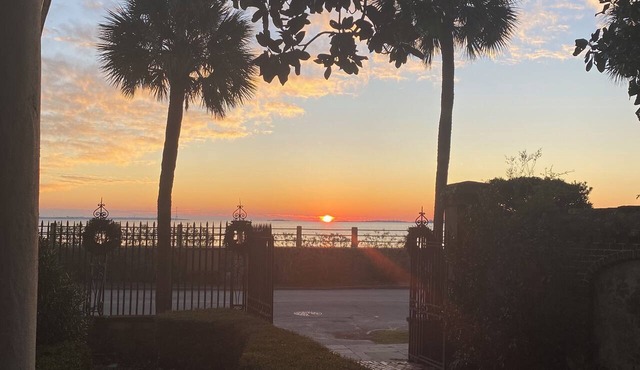 Historic Downtown Charleston area - 2 bedroom and 2 bathroom apartment