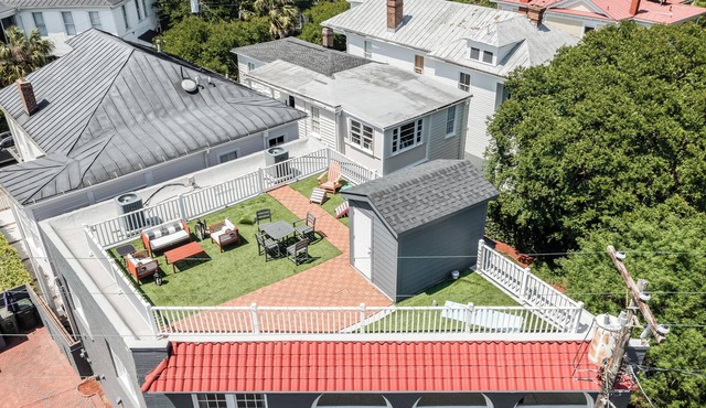 Historic Downtown Charleston: 2BR/2.5BA with Rooftop Terrace & Parking