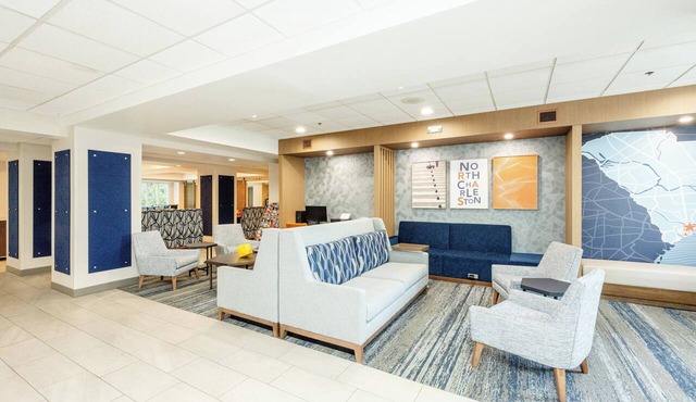 Holiday Inn Express & Suites Charleston - Northwoods by IHG