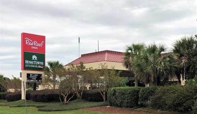 HomeTowne Studios by Red Roof Augusta
