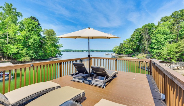 Hot Tub, Dock, Game Room! Stunning Lake Wylie Home