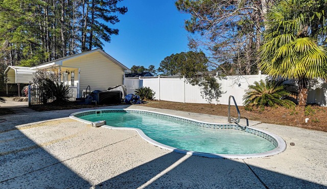 Hot Tub + Gazebo: Group Getaway Near Dtwn Conway!